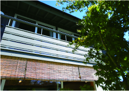 深い軒と庇 / 四季の日差しをコントロールします