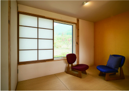 天井高 / 丁度よく、低く抑えています